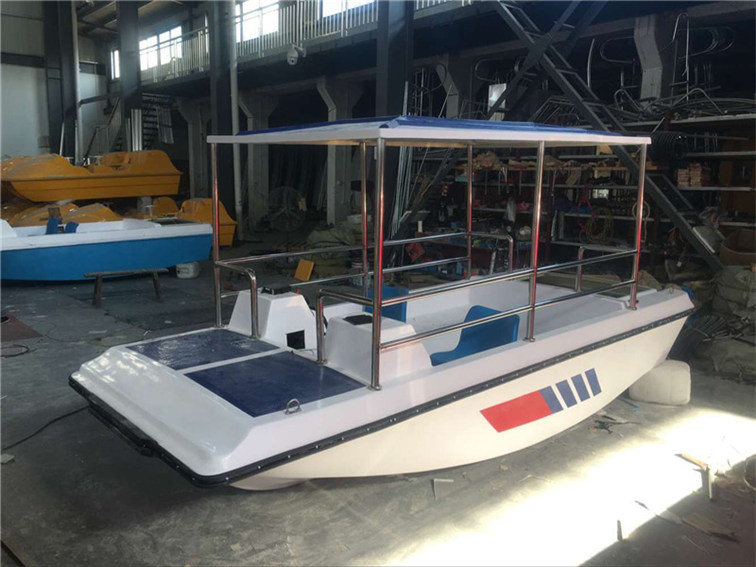 6人自排水電動船